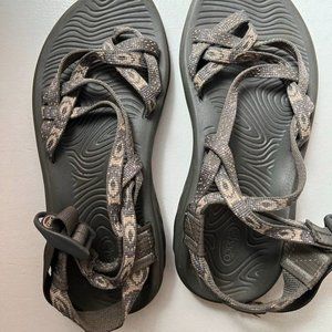 Chacos women's size 5